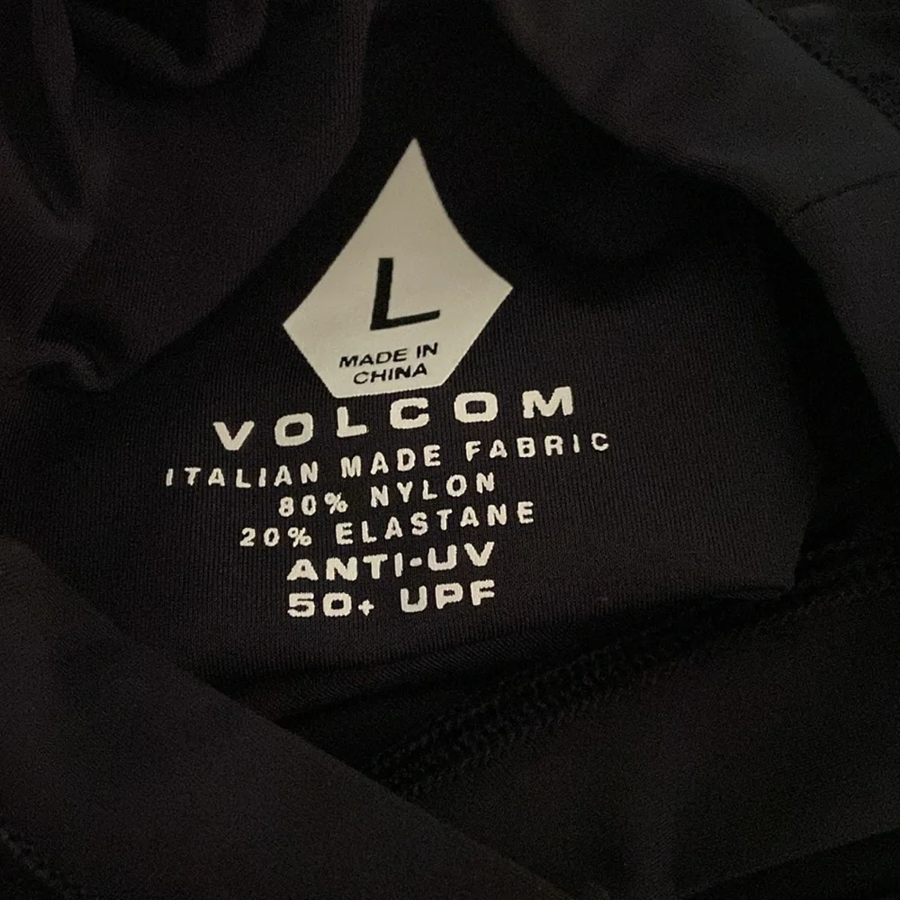 Volcom Youth Large UPF 50 Rash Guard Surf Shirt Black Long Sleeve Swim Top